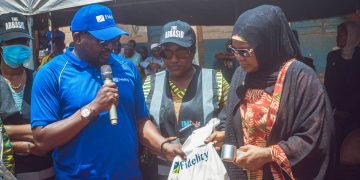 Fidelity Bank Donates Food Packs to 1,500 Flood Victims in Mokwa