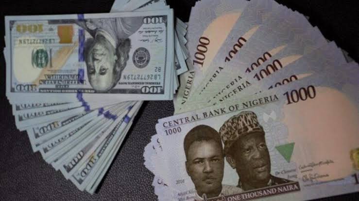 Naira Drops to N1,560/$1 on Dollar Diversion, Inflation