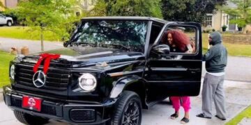 Davido Surprises Wife Chioma with 2025 Mercedes-Benz G-Wagon Worth ₦240m