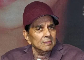 Bollywood Icon Dharmendra Dies at 89; Fans Remember His Legendary Role in “Sholay”