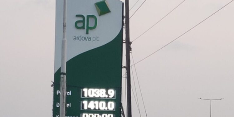 Fuel Cost Jumps Above N1,000 Per Litre In Lagos