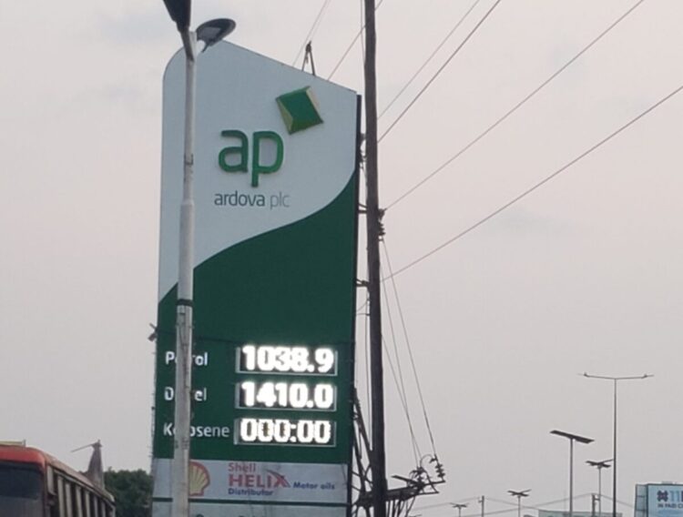 Fuel Cost Jumps Above N1,000 Per Litre In Lagos