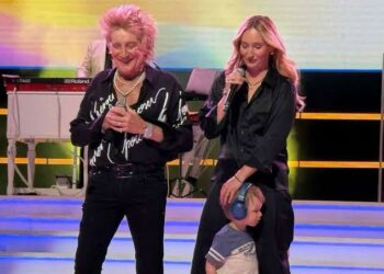 Rod Stewart Delights Fans Performing ‘Forever Young’ with Daughter,