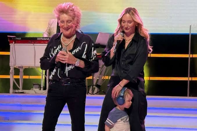 Rod Stewart Delights Fans Performing ‘Forever Young’ with Daughter,