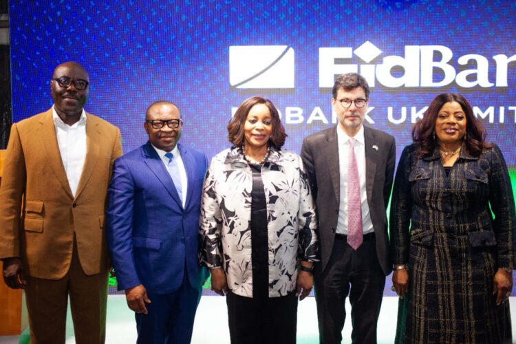 Photo caption:
L – R: The Governor of Lagos State, Mr. Babajide Sanwo-Olu, represented by the Honourable Commissioner for Finance, Mr. Abayomi Oluyomi; Managing Director/Chief Executive Officer, FidBank UK Ltd, Mr. Johnson Ememandu; Chairman, Fidelity Bank Plc, Mrs. Amaka Onwughalu; British Deputy High Commissioner in Lagos, Mr. Jonny Baxter; and Chairman, FidBank UK Ltd and Chief Executive Officer, Fidelity Bank Plc, Dr. Nneka Onyeali-Ikpe; at the FidBank UK Ltd exclusive product showcase held at the British Deputy High Commissioner’s residence in Lagos recently.