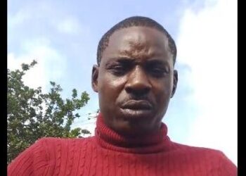 Nigerian Police Officer Threatens To Kill Anyone Filming Him During Operation