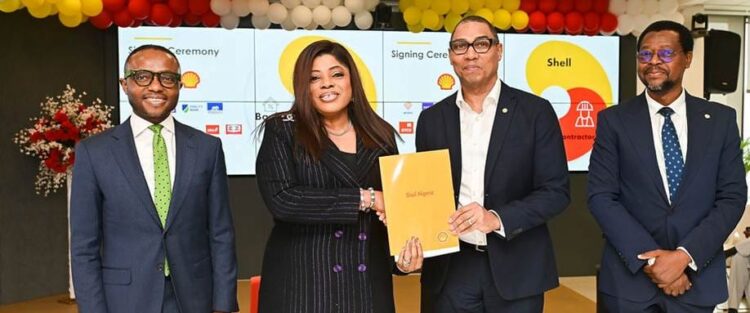 L – R: Mr. Abolore Solebo, Executive Director, Corporate Bank; Dr. Nneka Onyeali-Ikpe, Managing Director/Chief Executive Officer (both of Fidelity Bank Plc); Mr. Ronald Adams, Managing Director; Mr. Tunde Oduwole, Group Finance Director (both of Shell Nigeria Exploration and Production Company Limited, SNEPCo); at the Memorandum of Understanding signing ceremony between SNEPCo and Nigerian banks for a $3bn contract finance facility aimed at improving access to credit for indigenous oil and gas contractors executing projects for the company in Lagos recently.